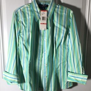 Jones New York Signature Petite woman’s 3 quarter sleeved button front green top